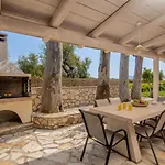 In Pietra Kalamaras * Μαχαιράδο