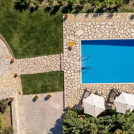 Villa In Pietra Kalamaras