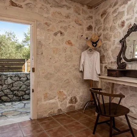 Villa In Pietra Kalamaras *